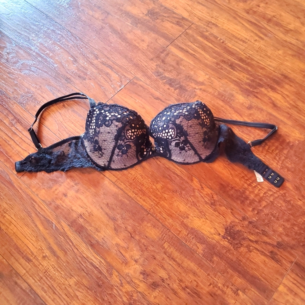 Victoria secret  34d  bra
